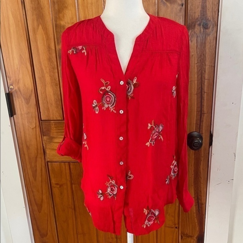 Zac & Rachel Floral embroidered button down Top Small 3/4 long sleeves
